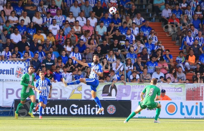 Fotos: Partido entre la Ponferradina y el Cornellá