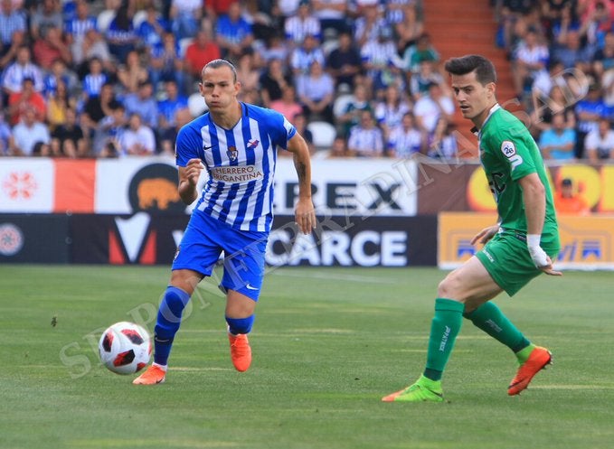 Fotos: Partido entre la Ponferradina y el Cornellá