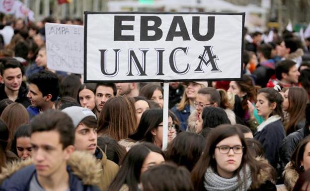 Protesta a favor de una EBAU única. 