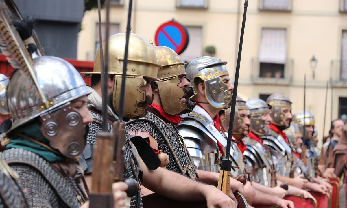 La ciudad conmemora su fundación, en época romana, con el Natalicio del Águila, cuando el emperador Galba dio su visto bueno para el nacimiento de la ciudad