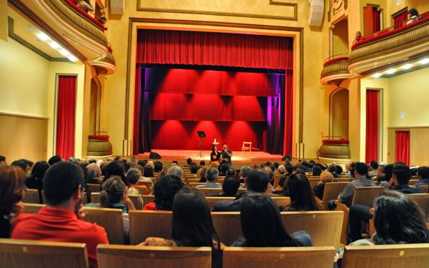 Función en el teatro de La Bañeza.