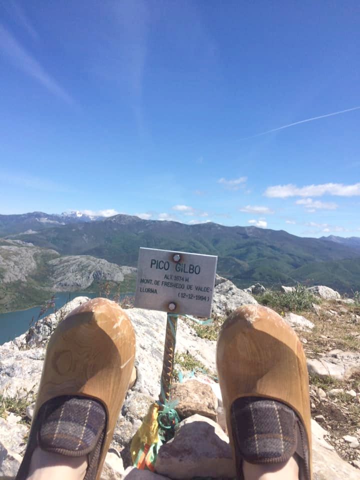El leonés Edu Alonso Recio se marca como reto subir a algunas de los principales altos de Picos de Europa para poner en valor este tipo de calzado