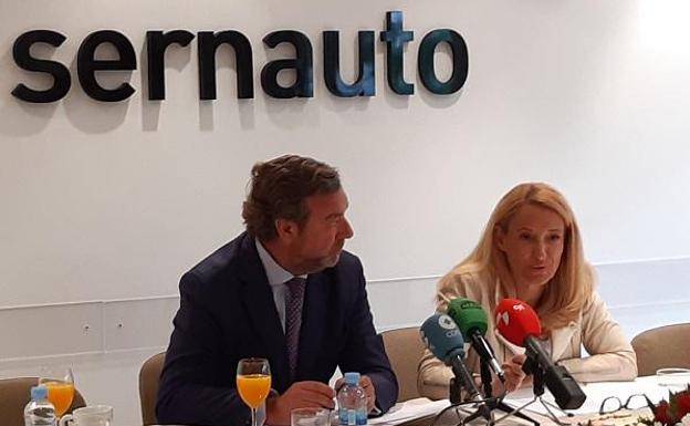 José Portilla, director general, y María Helena Antolín, presidenta de Sernauto.