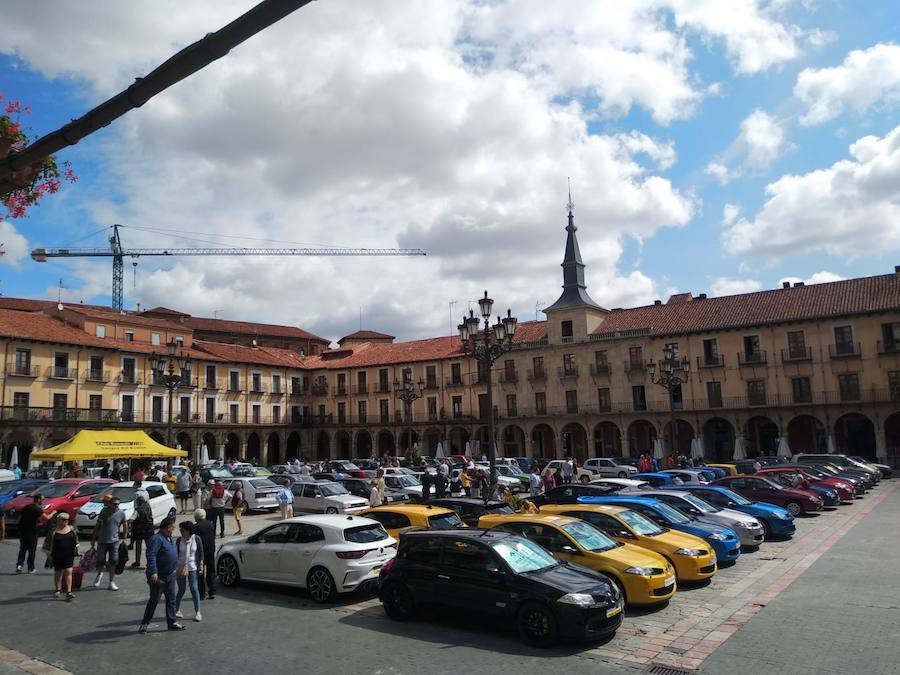 El club Amigos del Rombo, con colaboración del concesionario Renault Leomovil, organizó el pasado domingo la IV Concentración Renault Ciudad de León