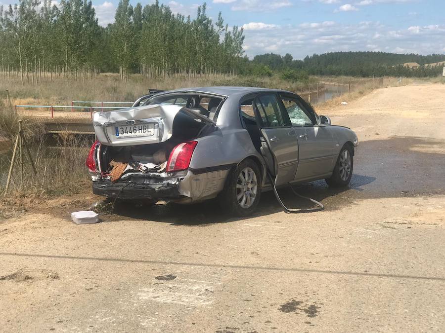 Buzos de Bomberos León, Guardia Civil y servicios de Emergencias Sacyl con un helicóptero medicalizado han acudido al lugar del suceso | Los servicios de Emergencias solo han podido certificar el fallecimiento
