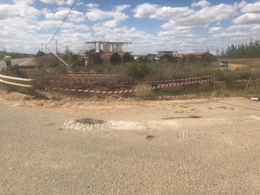 Buzos de Bomberos León, Guardia Civil y servicios de Emergencias Sacyl con un helicóptero medicalizado han acudido al lugar del suceso | Los servicios de Emergencias solo han podido certificar el fallecimiento