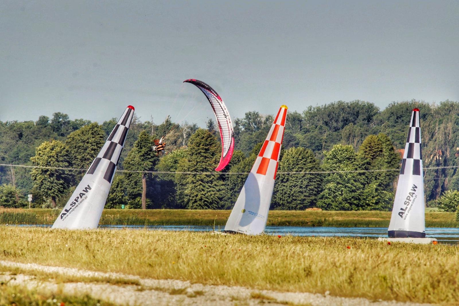 Fotos: El leonés Víctor Rodríguez consigue su mejor puntuación en un campeonato internacional de paramotor