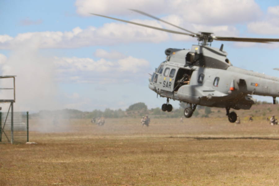 Fotos: Ejército militar en el Aeródromo de León