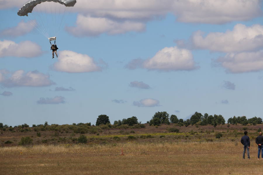 Fotos: Ejército militar en el Aeródromo de León