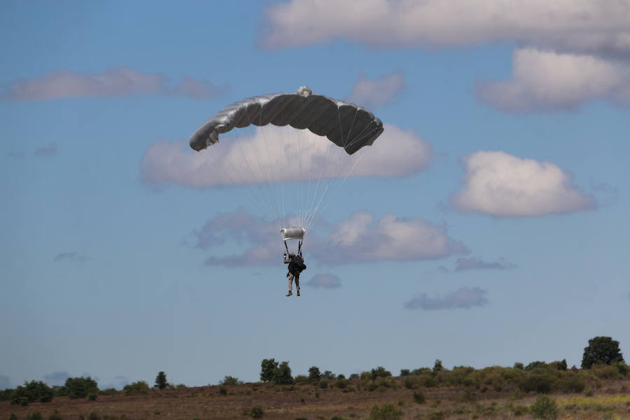 Fotos: Ejército militar en el Aeródromo de León