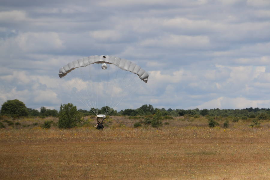 Fotos: Ejército militar en el Aeródromo de León