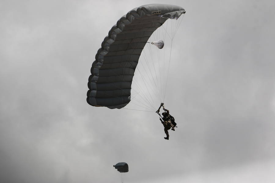 Fotos: Ejército militar en el Aeródromo de León