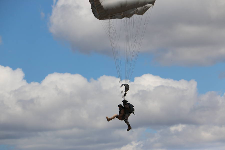 Fotos: Ejército militar en el Aeródromo de León