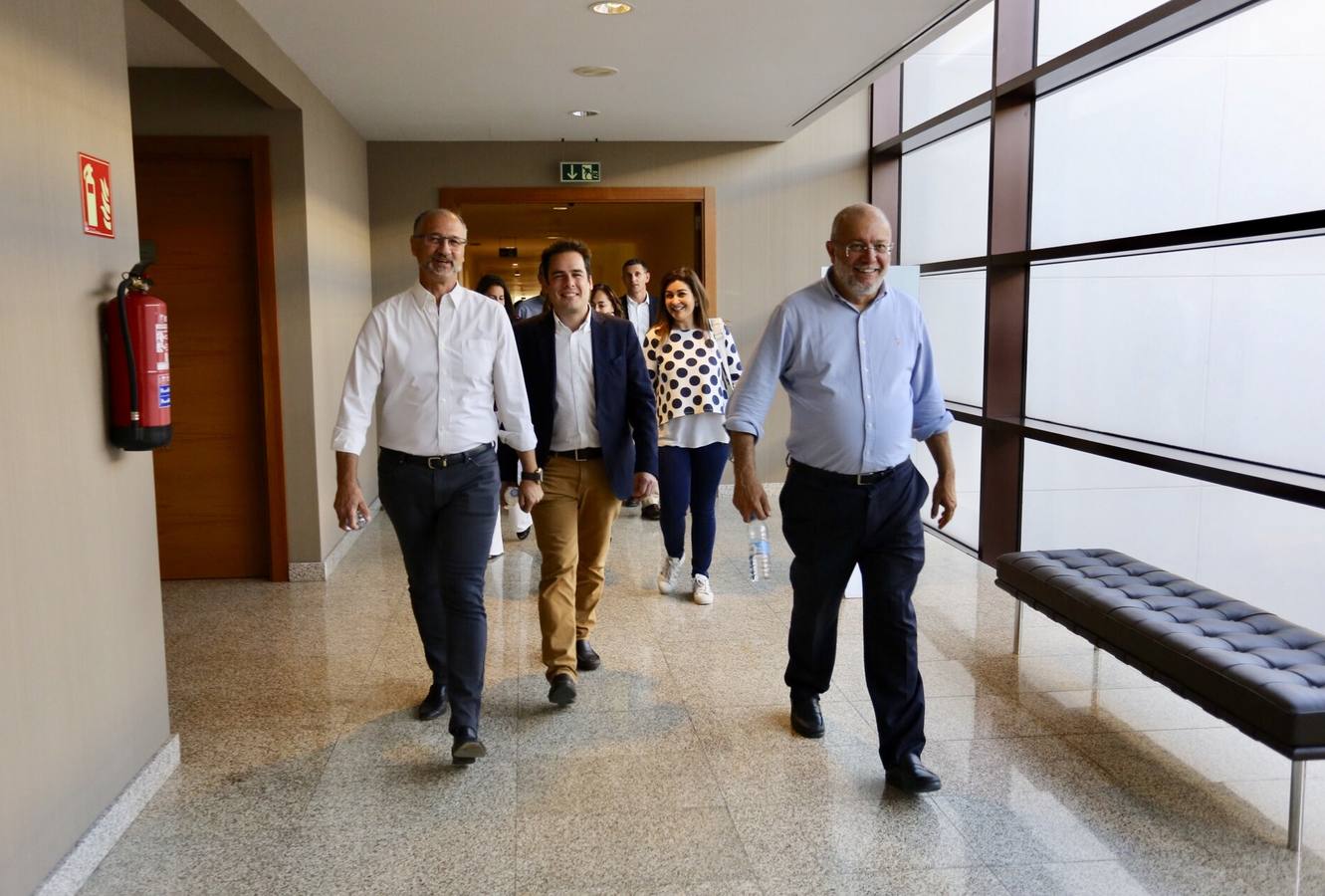 Reunión de Igea con los procuradores electos de su partido.