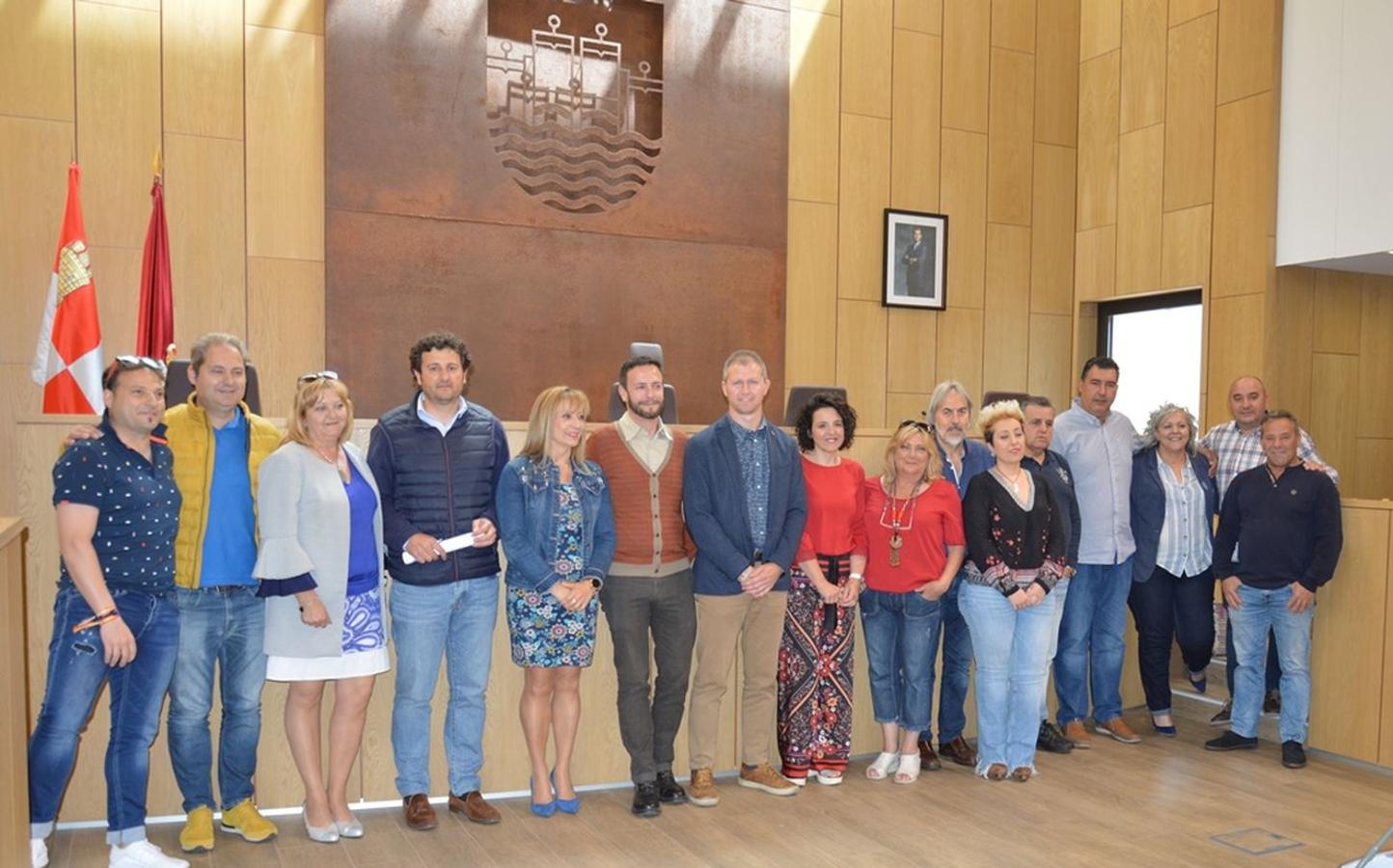 La tradicional foto de familia da por finalizada mandato en el municipio del alfoz y abre la puerta al nuevo pleno municipal