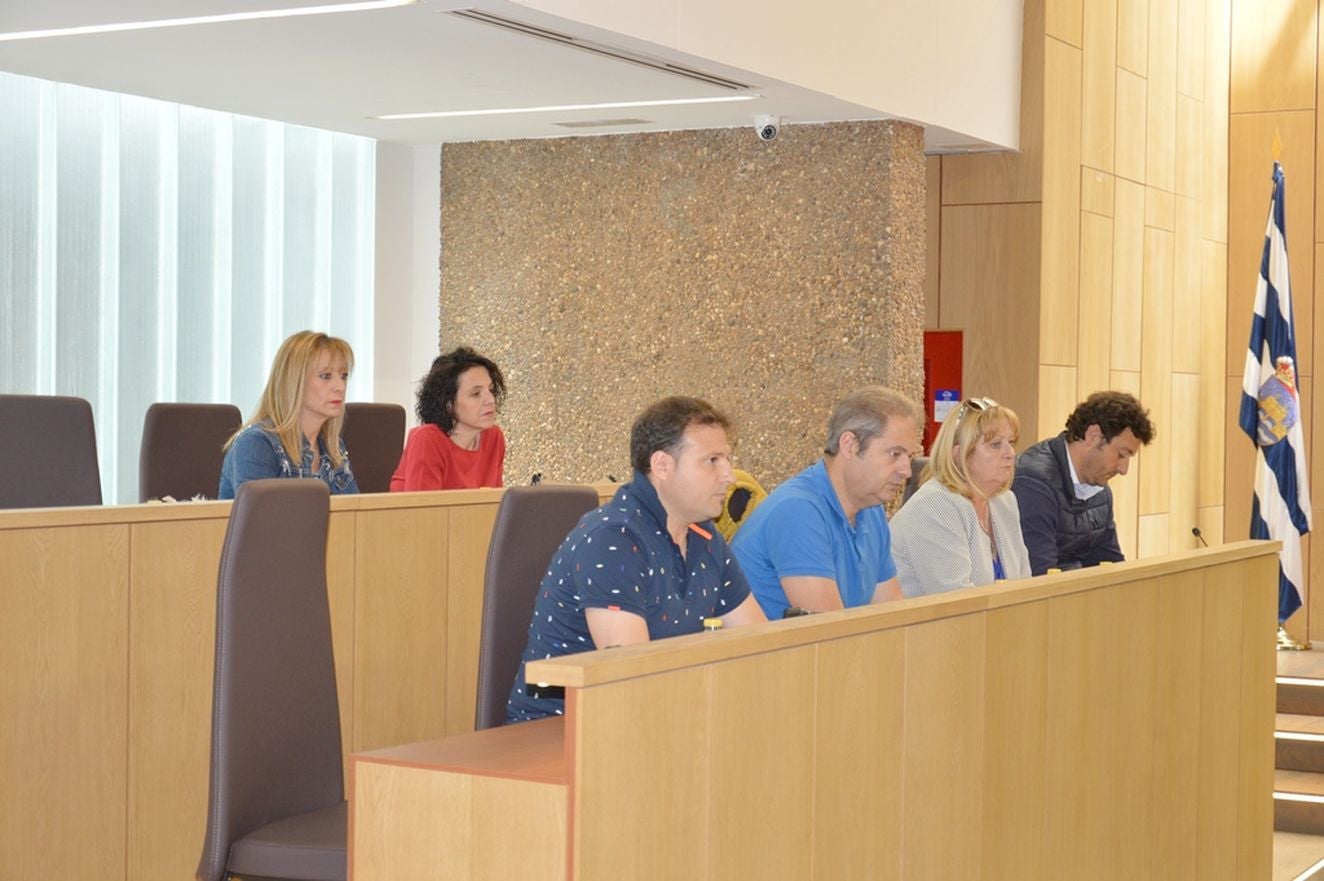 La tradicional foto de familia da por finalizada mandato en el municipio del alfoz y abre la puerta al nuevo pleno municipal