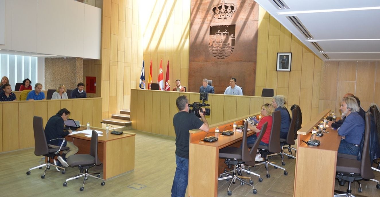 La tradicional foto de familia da por finalizada mandato en el municipio del alfoz y abre la puerta al nuevo pleno municipal