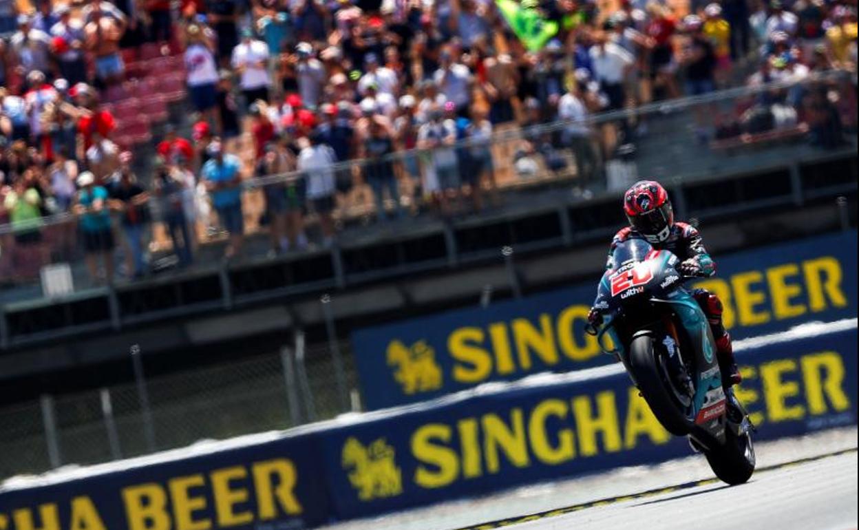 Fabio Quartararo celebra la 'pol' conseguida en el Circuito de Montmeló.