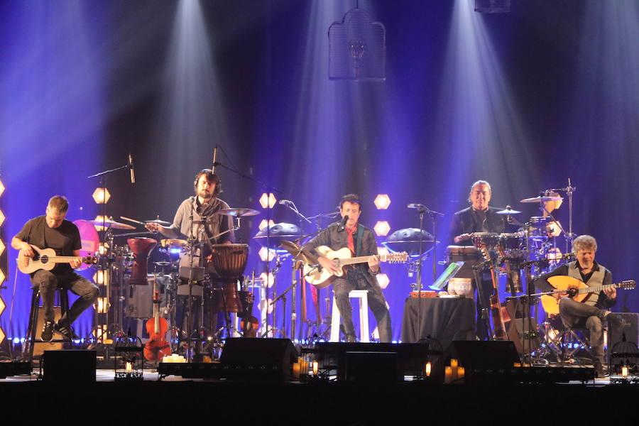 Fotos: Manolo García enamora a León con un acustico