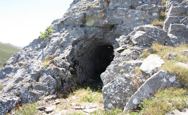 Acceso a una de las trincheras.