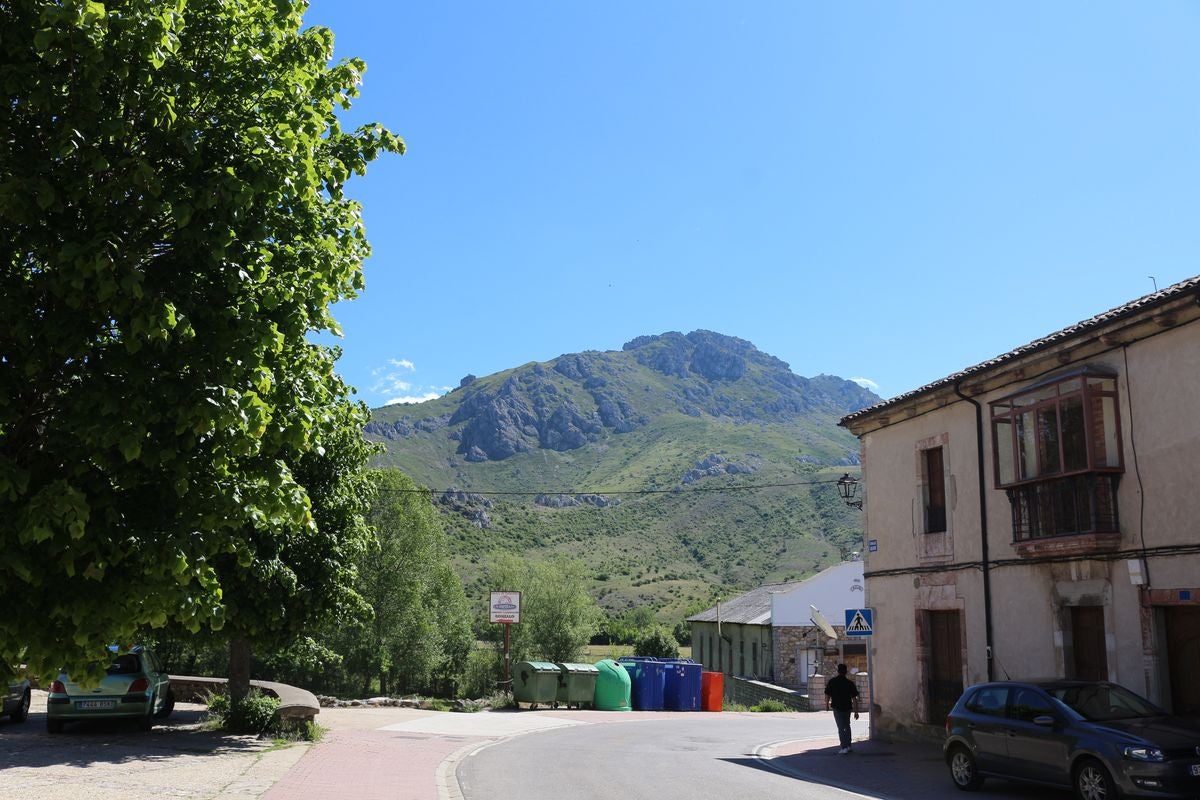 Este enclave declarado en el año 2005 reserva de la biosfera se sitúa en el norte de la provincia de León, limitando con Asturias. Cuenta con tres municipios Cármenes, Vegacervera, y Lugueros,