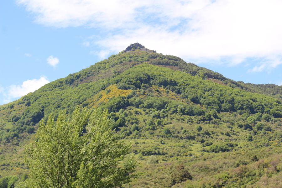 Este enclave declarado en el año 2005 reserva de la biosfera se sitúa en el norte de la provincia de León, limitando con Asturias. Cuenta con tres municipios Cármenes, Vegacervera, y Lugueros,