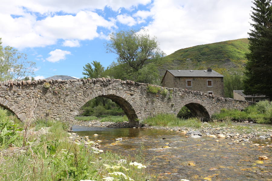 Este enclave declarado en el año 2005 reserva de la biosfera se sitúa en el norte de la provincia de León, limitando con Asturias. Cuenta con tres municipios Cármenes, Vegacervera, y Lugueros,