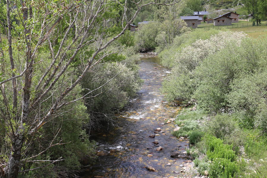 Este enclave declarado en el año 2005 reserva de la biosfera se sitúa en el norte de la provincia de León, limitando con Asturias. Cuenta con tres municipios Cármenes, Vegacervera, y Lugueros,