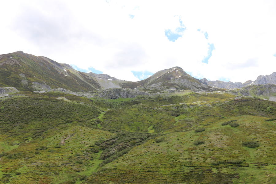 Este enclave declarado en el año 2005 reserva de la biosfera se sitúa en el norte de la provincia de León, limitando con Asturias. Cuenta con tres municipios Cármenes, Vegacervera, y Lugueros,