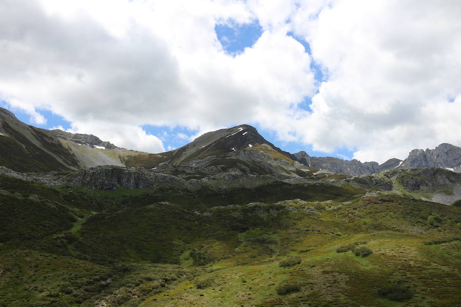 Este enclave declarado en el año 2005 reserva de la biosfera se sitúa en el norte de la provincia de León, limitando con Asturias. Cuenta con tres municipios Cármenes, Vegacervera, y Lugueros,