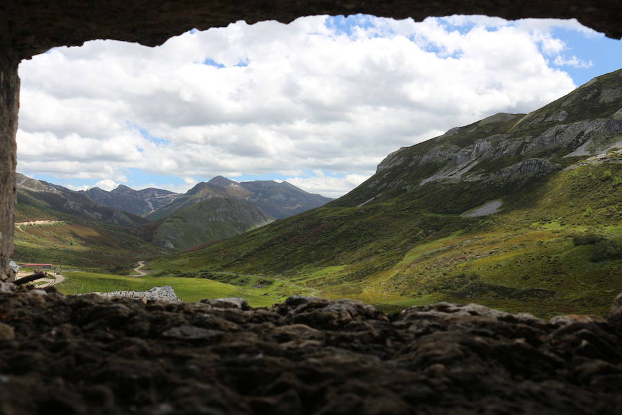 Este enclave declarado en el año 2005 reserva de la biosfera se sitúa en el norte de la provincia de León, limitando con Asturias. Cuenta con tres municipios Cármenes, Vegacervera, y Lugueros,