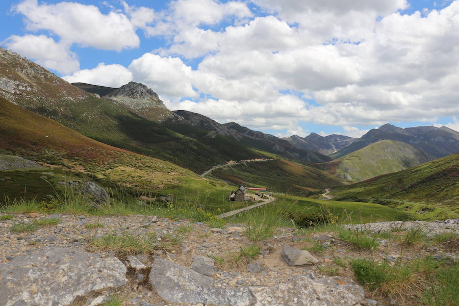 Este enclave declarado en el año 2005 reserva de la biosfera se sitúa en el norte de la provincia de León, limitando con Asturias. Cuenta con tres municipios Cármenes, Vegacervera, y Lugueros,