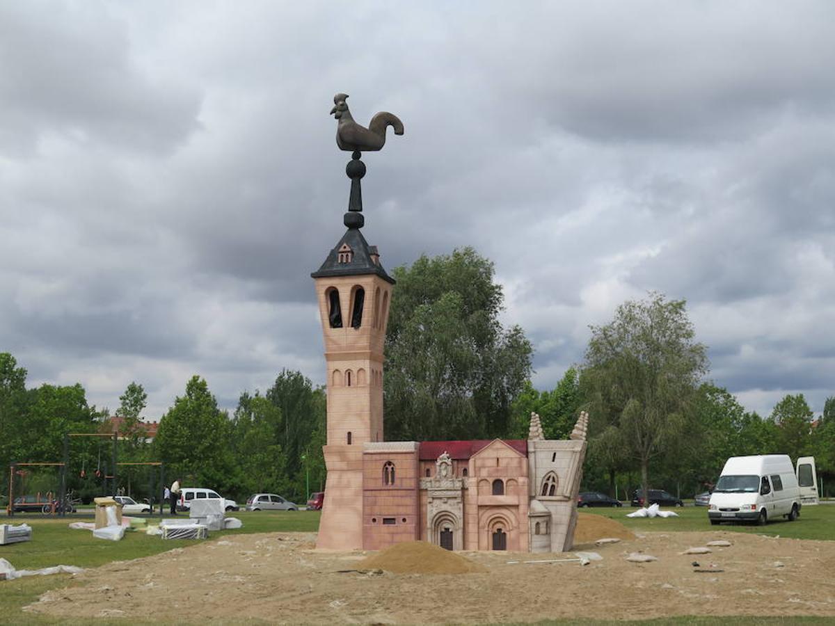 León lleva a su tradicional hoguera de San Juan San Isidoro, que este año arderá entre llamas