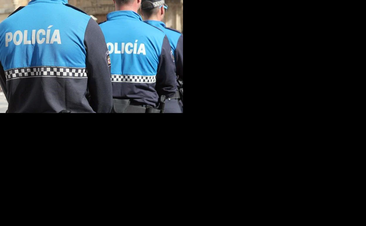 La Policía Local salvan la vida con un masaje cardiaco a una mujer que sufría un infarto en León