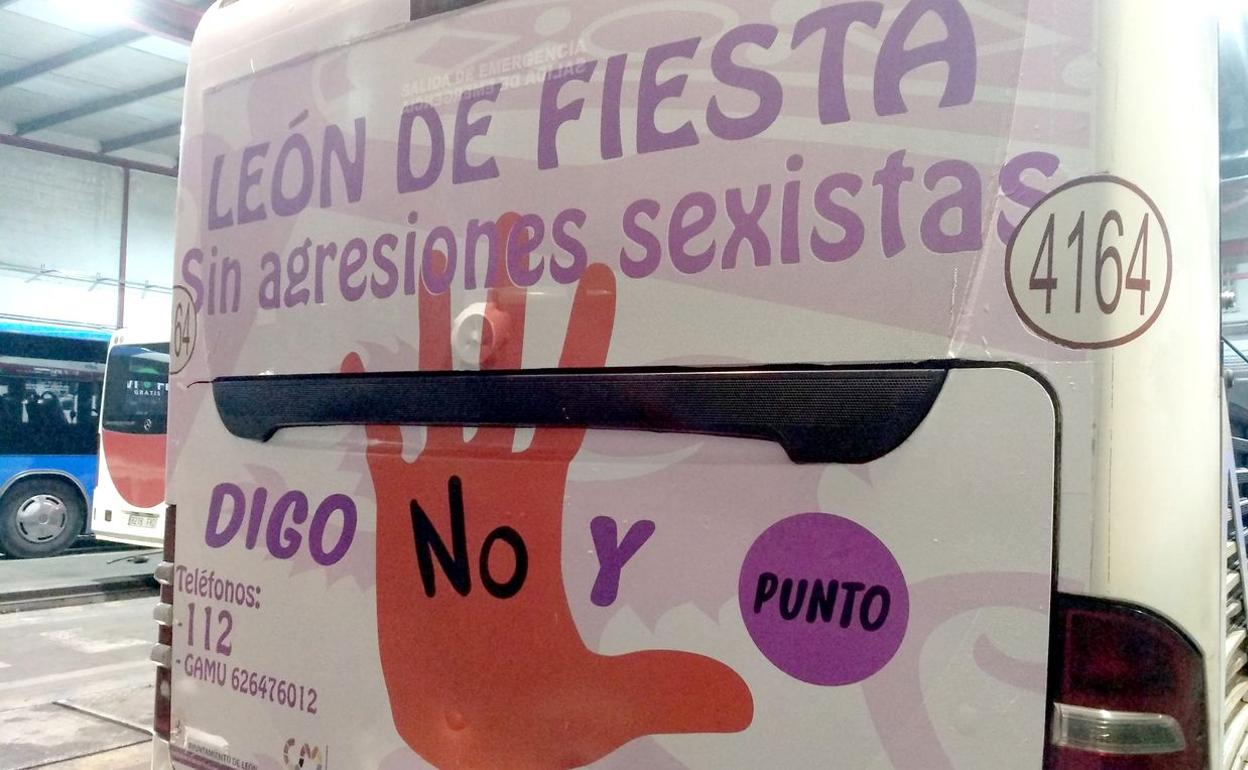 Imagen de la campaña en los buses urbanos de la capital.