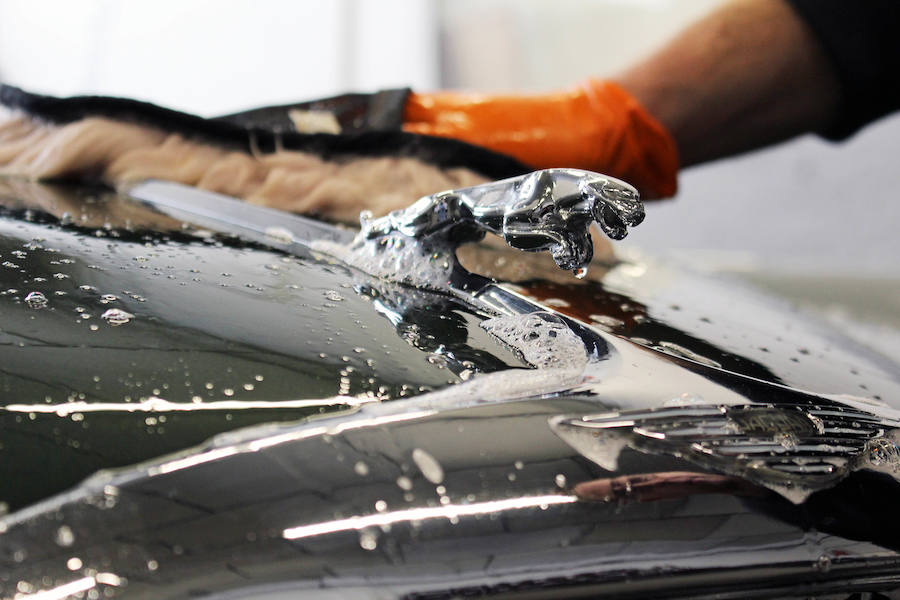 Talleres Cecar nace en 2018 con mucha ilusión y motivación con el fin de traer a León algo más que un taller. Su filosofía parte de la unión entre la tecnología del automóvil y su estética, siempre dentro de un gran grupo como es la red de talleres CGA.