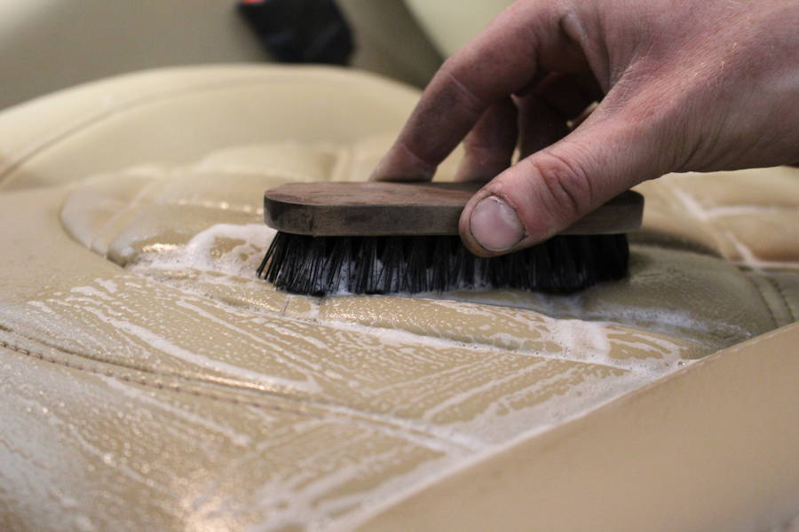 Talleres Cecar nace en 2018 con mucha ilusión y motivación con el fin de traer a León algo más que un taller. Su filosofía parte de la unión entre la tecnología del automóvil y su estética, siempre dentro de un gran grupo como es la red de talleres CGA.