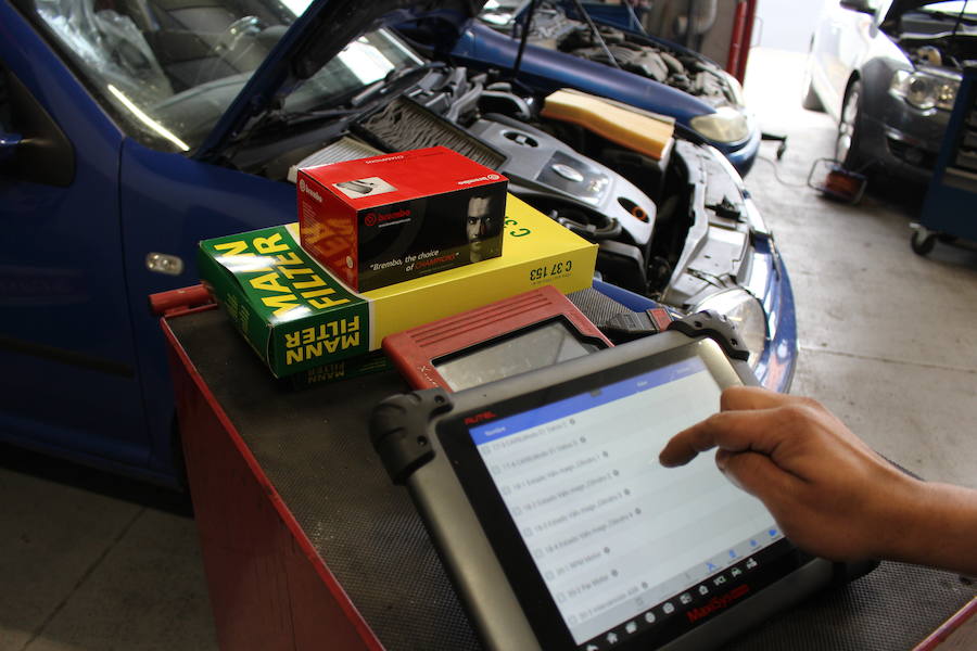 Talleres Cecar nace en 2018 con mucha ilusión y motivación con el fin de traer a León algo más que un taller. Su filosofía parte de la unión entre la tecnología del automóvil y su estética, siempre dentro de un gran grupo como es la red de talleres CGA.