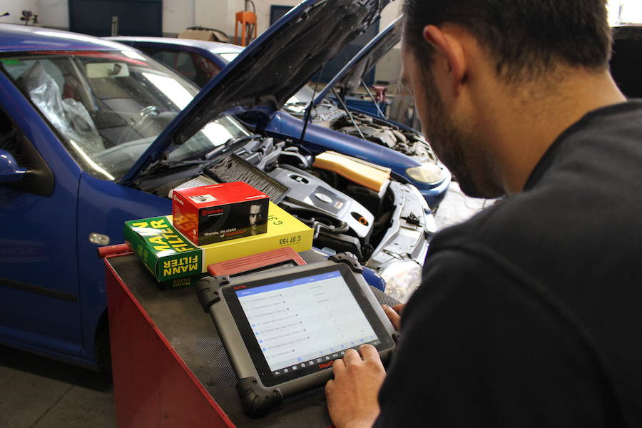 Talleres Cecar nace en 2018 con mucha ilusión y motivación con el fin de traer a León algo más que un taller. Su filosofía parte de la unión entre la tecnología del automóvil y su estética, siempre dentro de un gran grupo como es la red de talleres CGA.