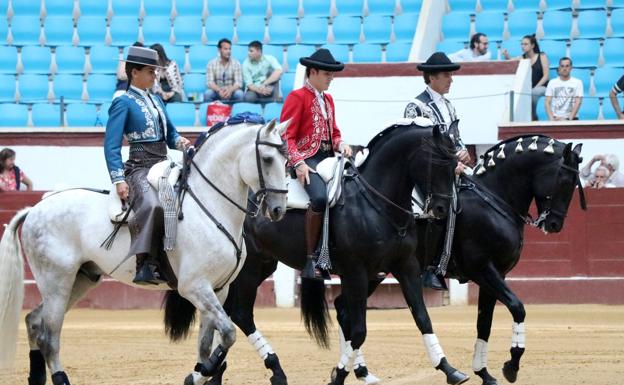 Tarde de rejones en la Plaza de Toros de León.