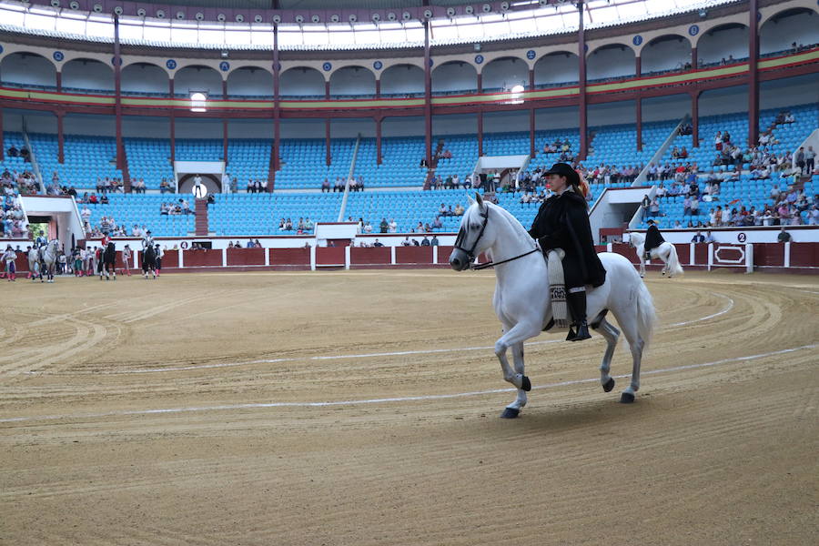 Fotos: Corrida de rejones en la Plaza de Toros de León