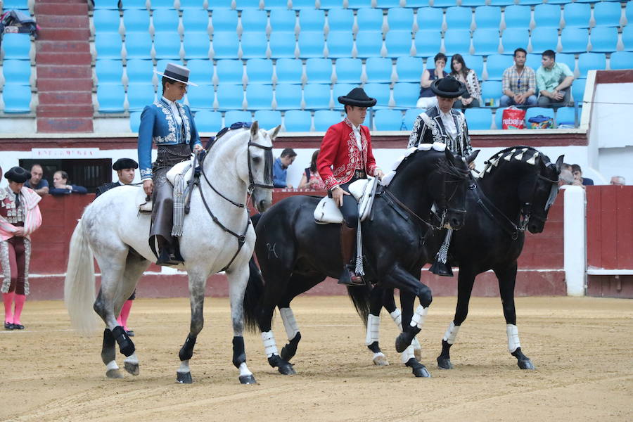 Fotos: Corrida de rejones en la Plaza de Toros de León