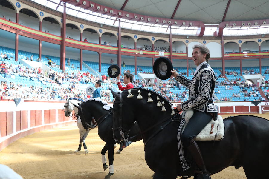 Fotos: Corrida de rejones en la Plaza de Toros de León