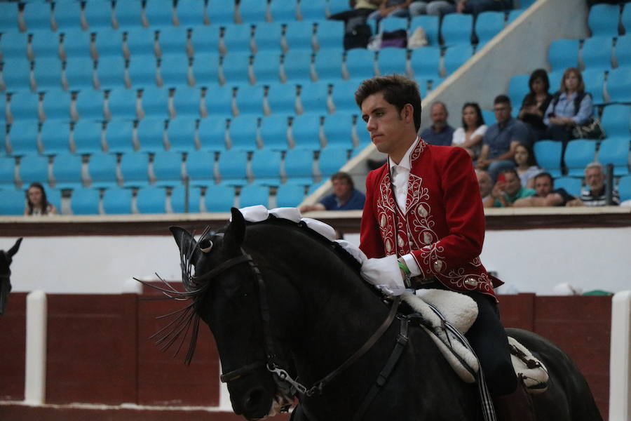 Fotos: Corrida de rejones en la Plaza de Toros de León