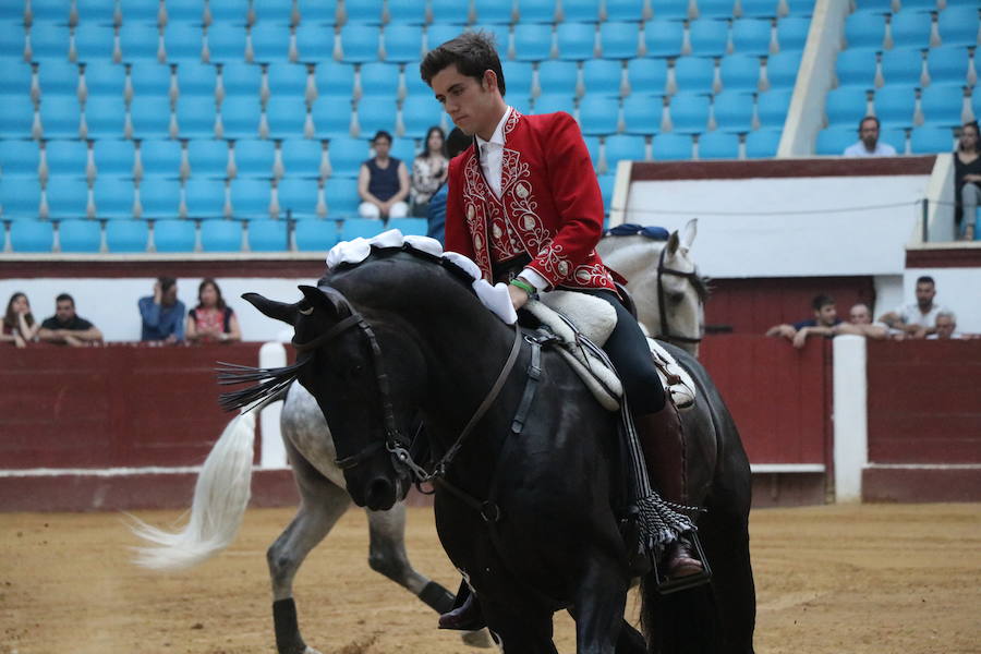 Fotos: Corrida de rejones en la Plaza de Toros de León