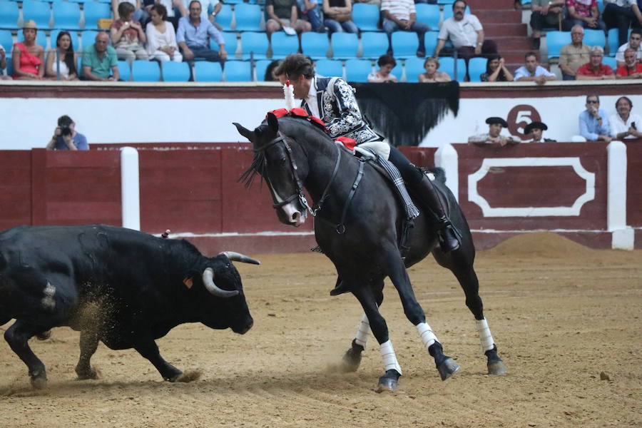 Fotos: Corrida de rejones en la Plaza de Toros de León