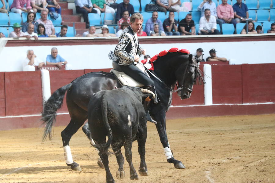 Fotos: Corrida de rejones en la Plaza de Toros de León