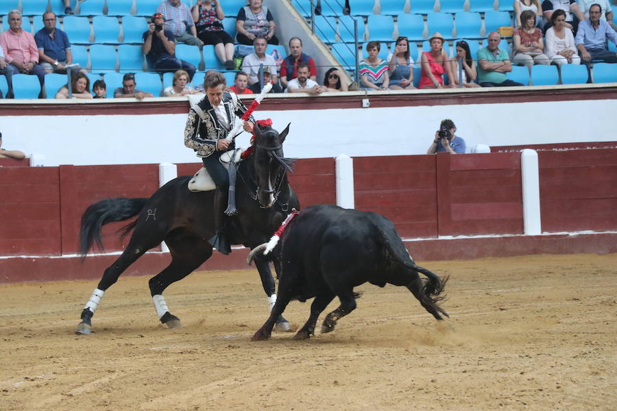 Fotos: Corrida de rejones en la Plaza de Toros de León