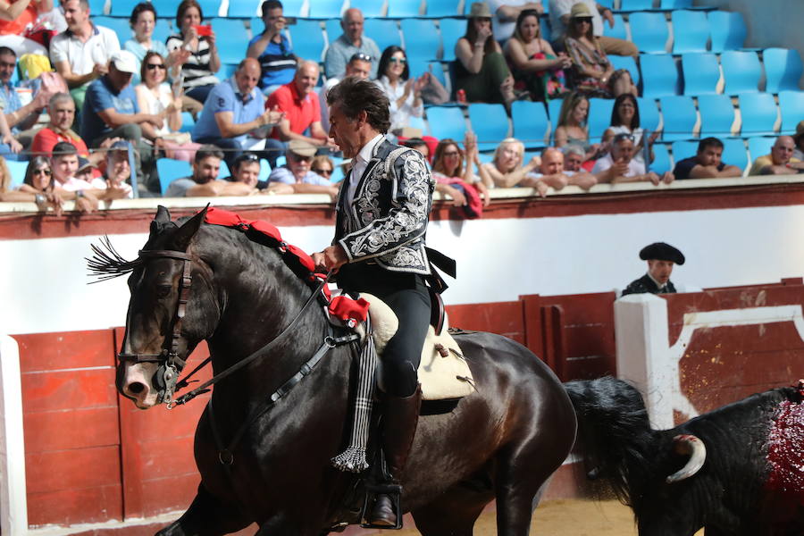 Fotos: Corrida de rejones en la Plaza de Toros de León