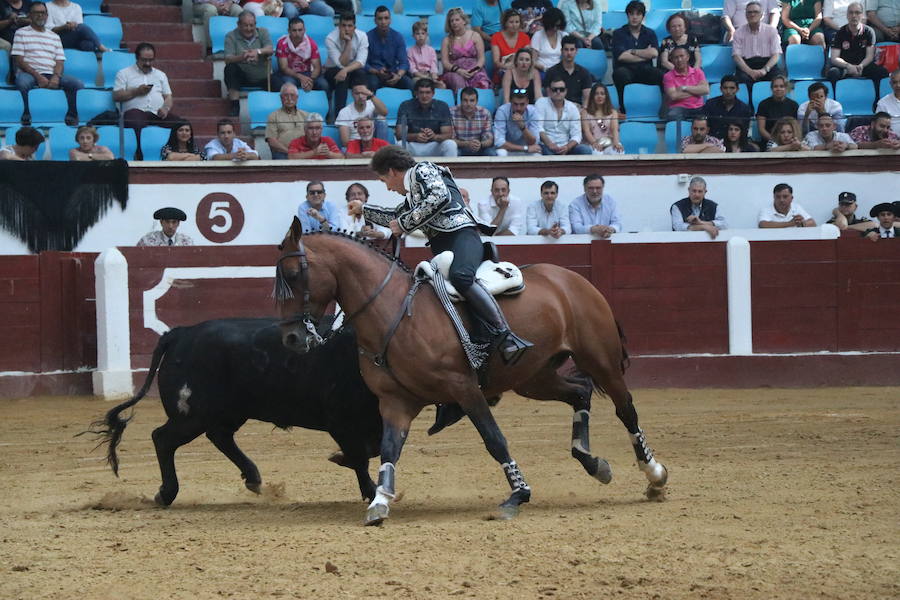 Fotos: Corrida de rejones en la Plaza de Toros de León